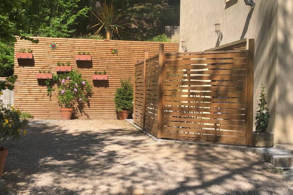 Appartement au calme dans un espace arboré Tourrettes-sur-Loup Exterior foto
